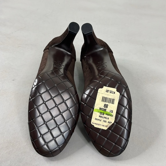 Chanel Block Heel in Kid Suede Patent Calfskin Cap Toe CC Logo Hardware Pumps - Picture 10 of 11